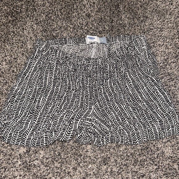 Three Old Navy Girls Shorts - Picture 3 of 6